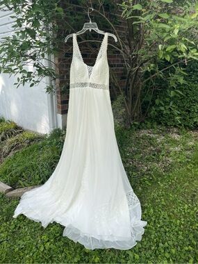 Rue De Seine Ivory Lace V-Neck A-Line Wedding Gown